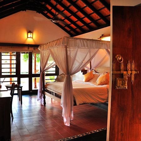 Punnamada Resort Alappuzha Bagian luar foto