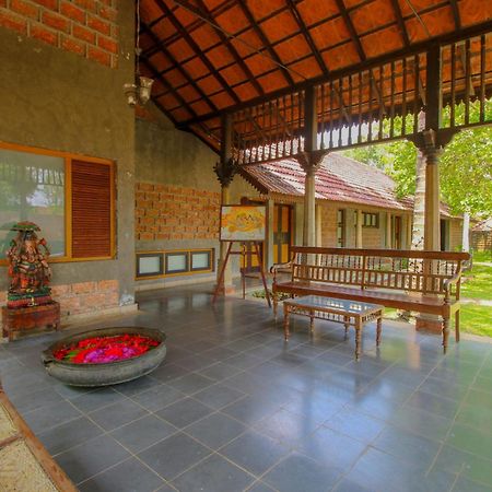 Punnamada Resort Alappuzha Bagian luar foto