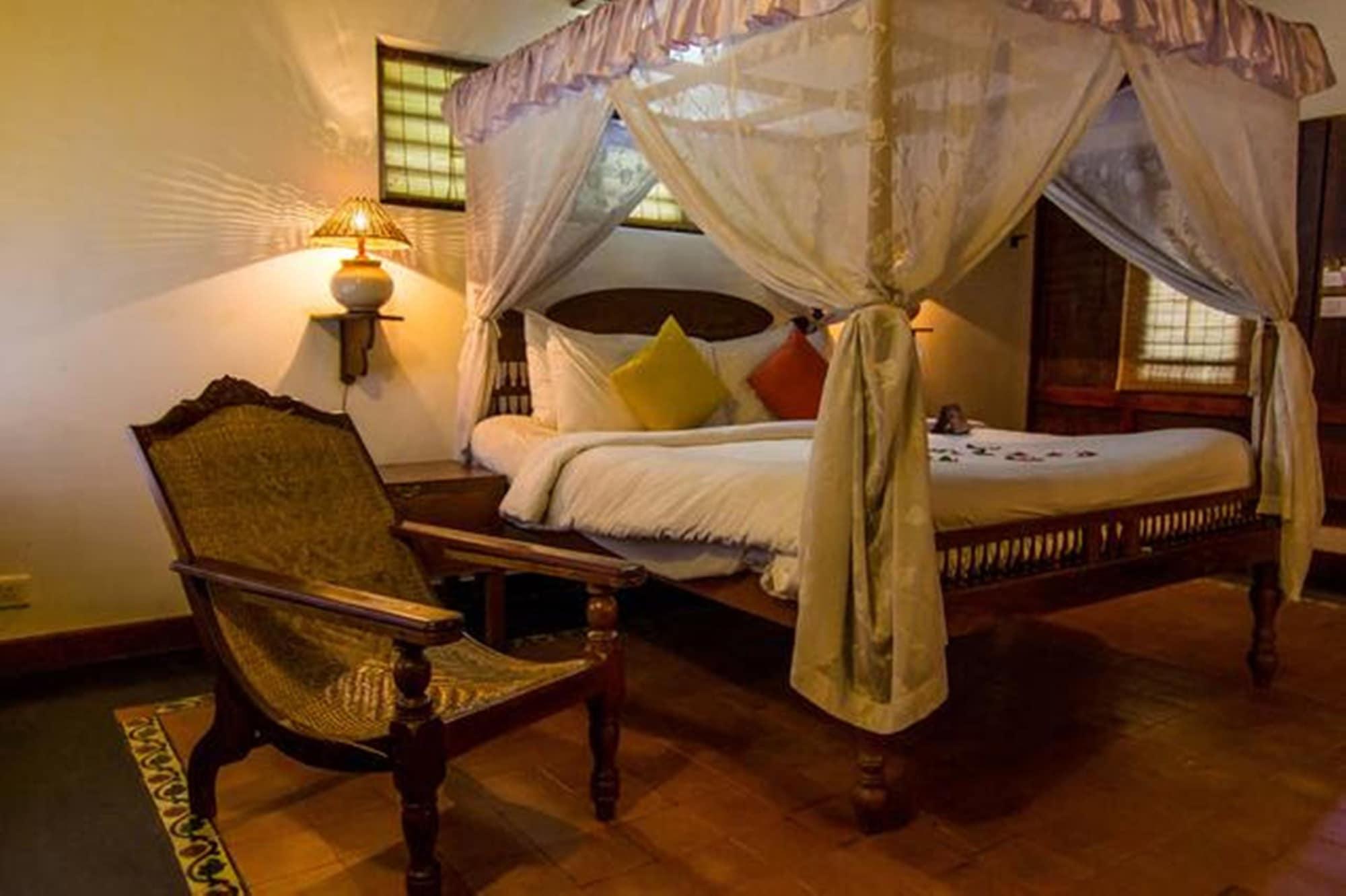 Punnamada Resort Alappuzha Bagian luar foto