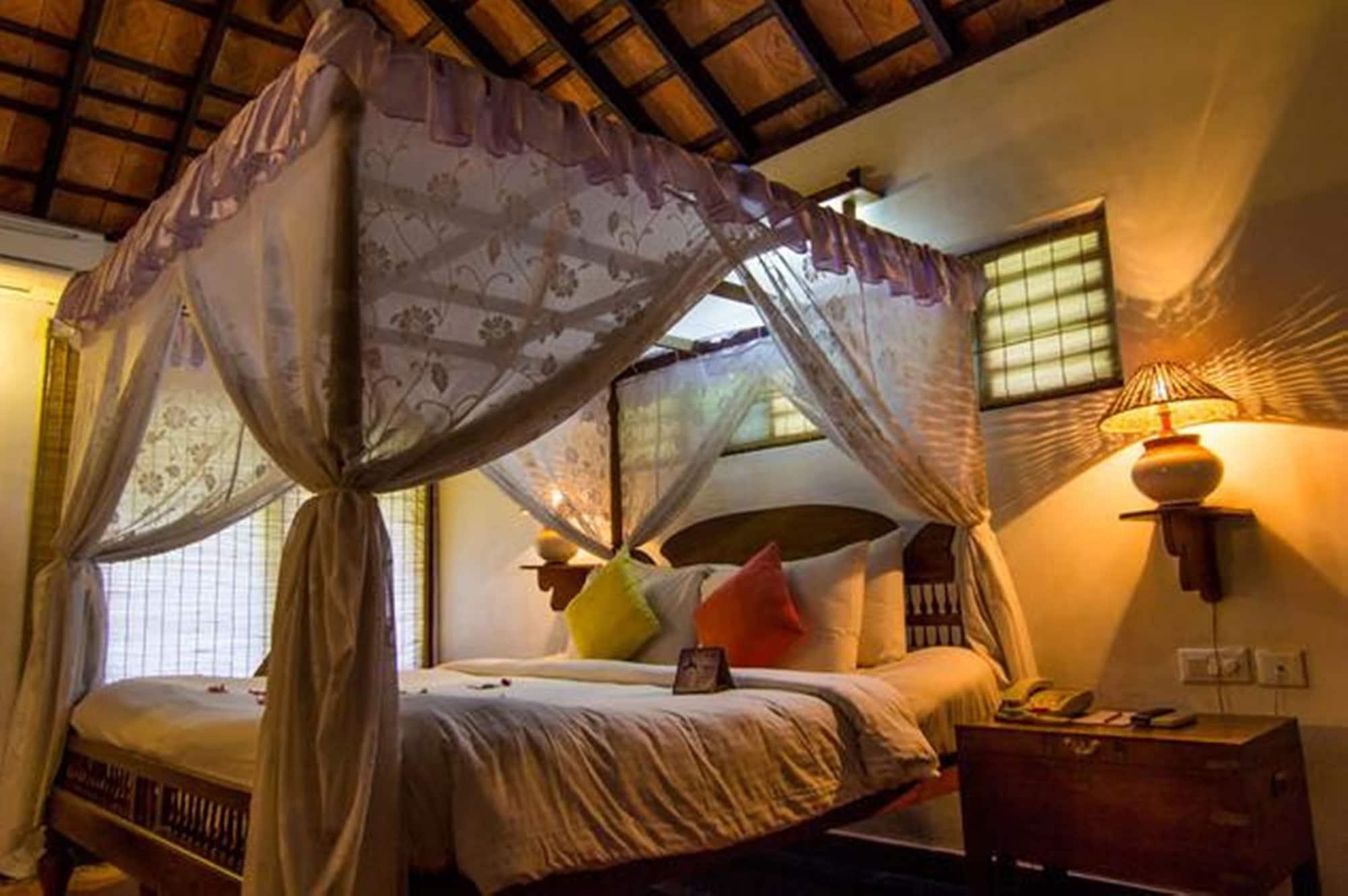 Punnamada Resort Alappuzha Bagian luar foto
