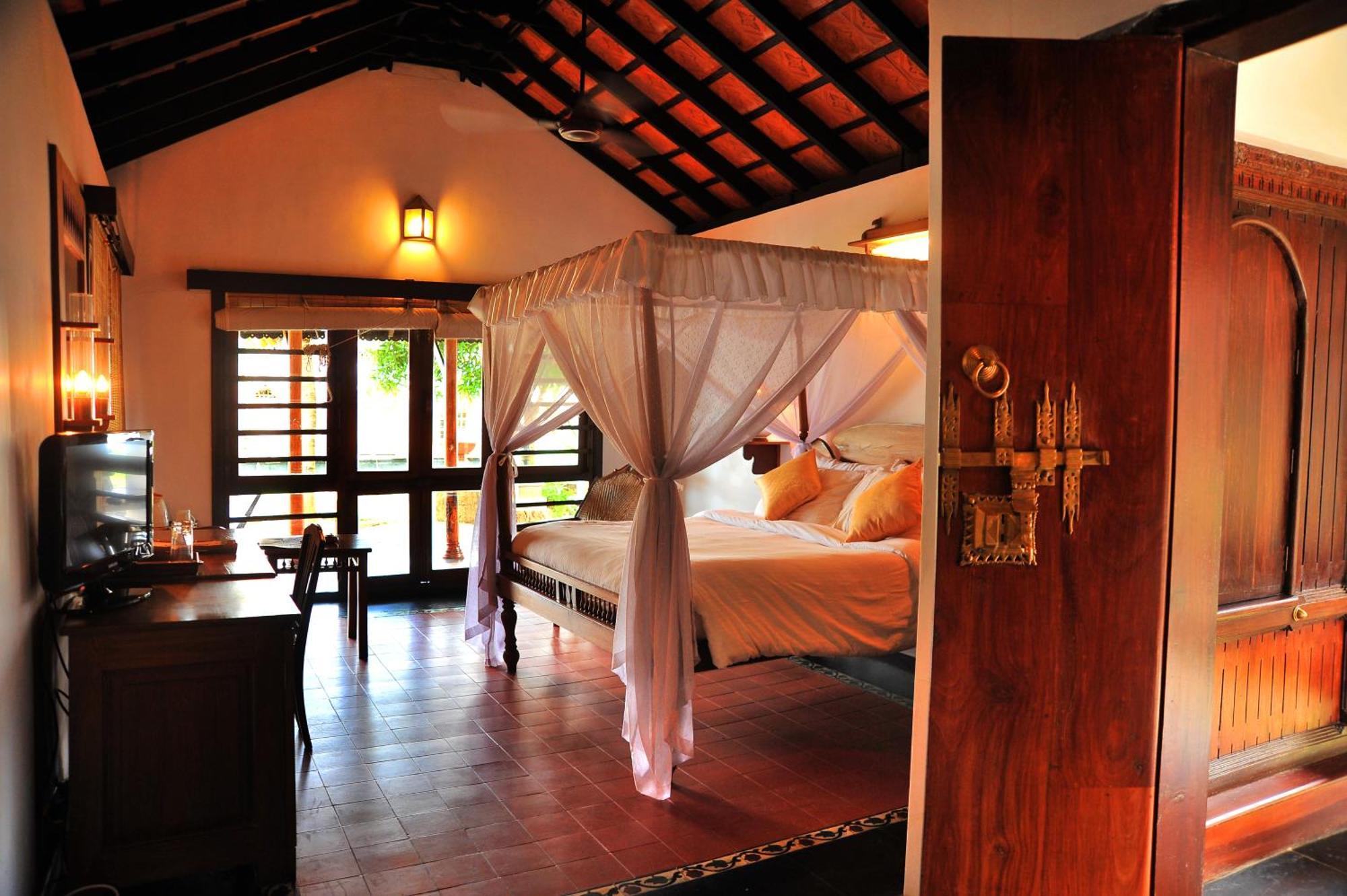 Punnamada Resort Alappuzha Bagian luar foto