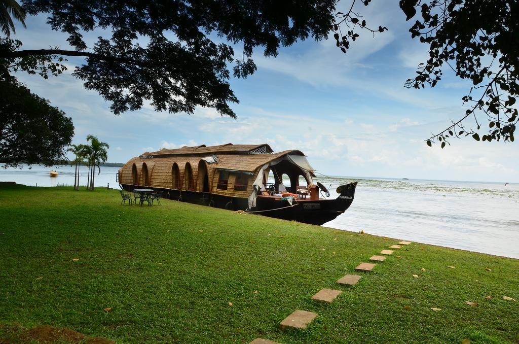 Punnamada Resort Alappuzha Bagian luar foto