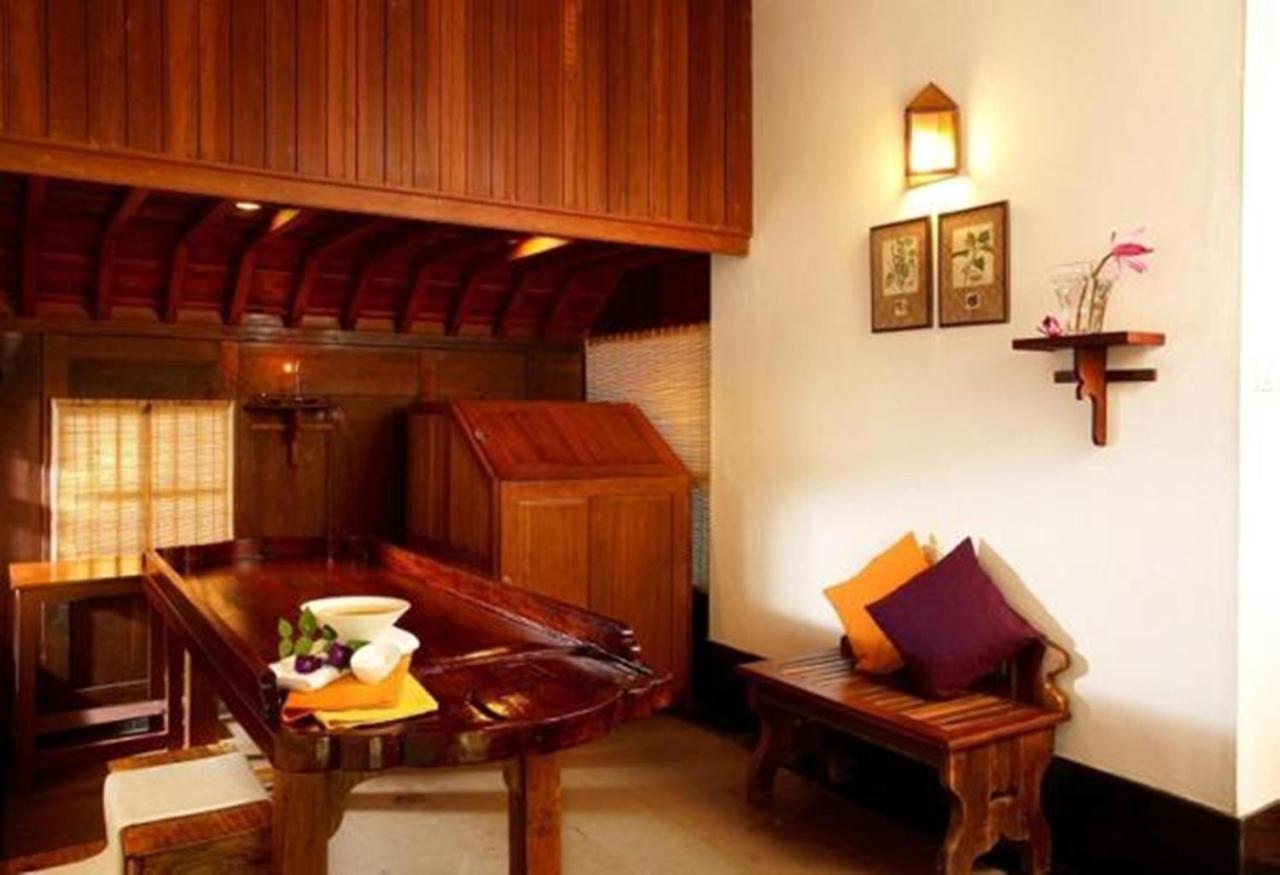 Punnamada Resort Alappuzha Bagian luar foto