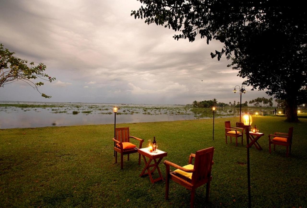 Punnamada Resort Alappuzha Bagian luar foto