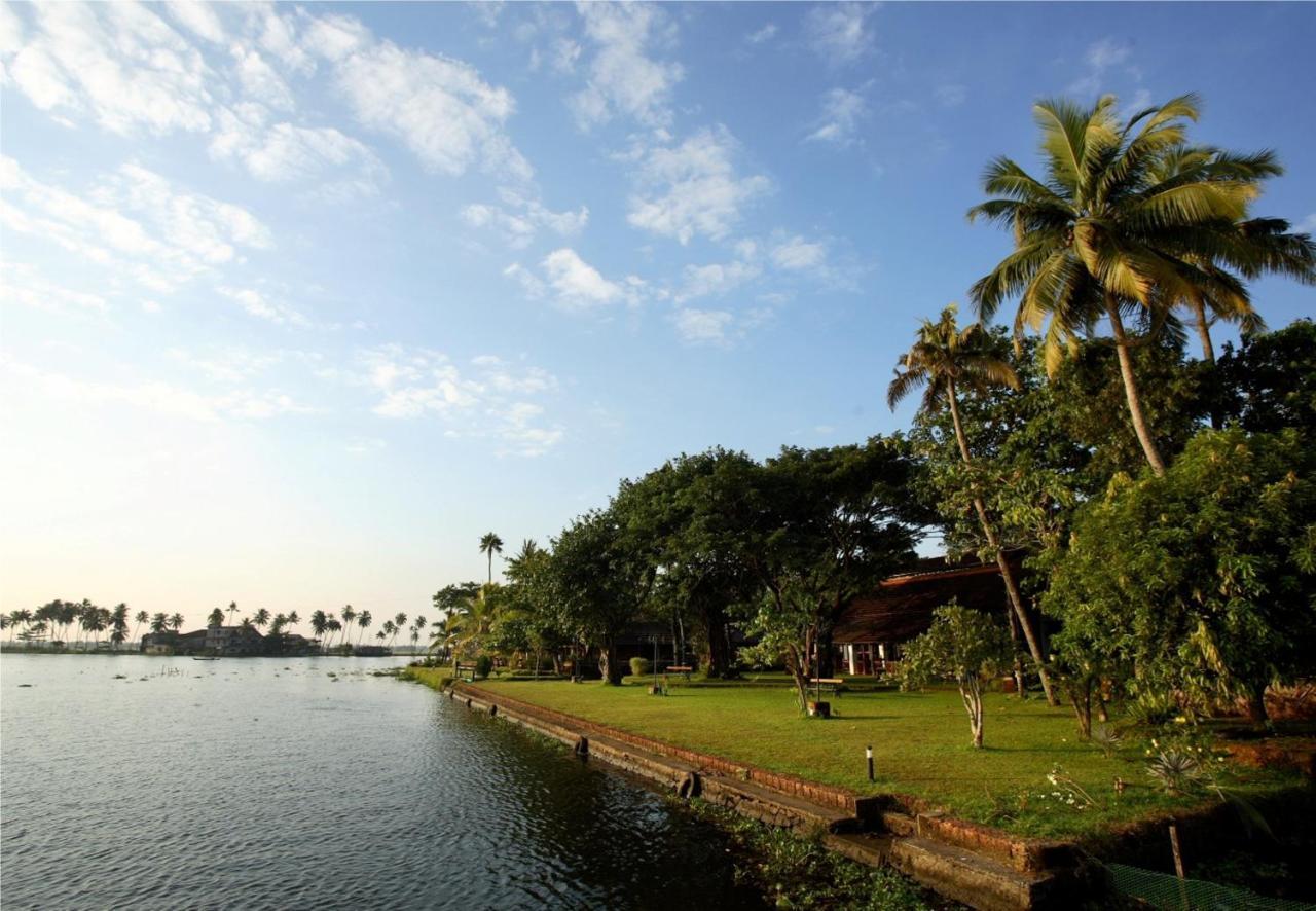 Punnamada Resort Alappuzha Bagian luar foto