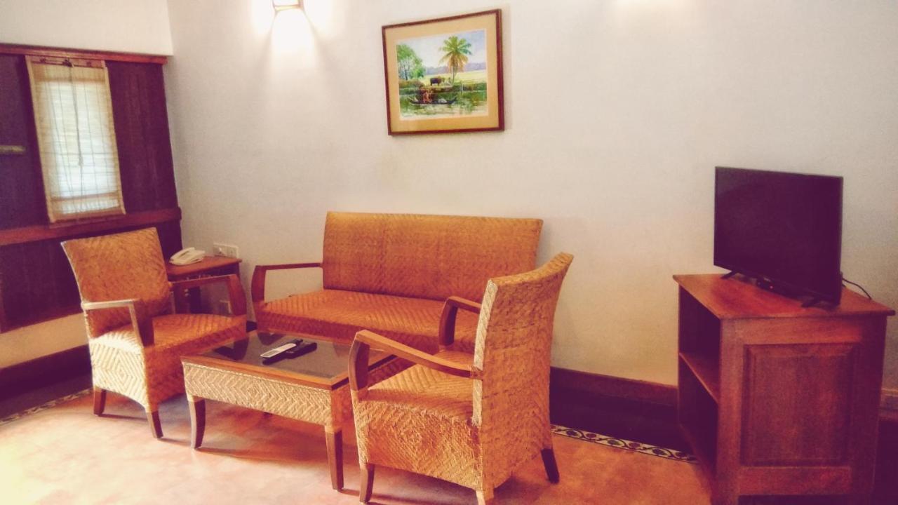 Punnamada Resort Alappuzha Bagian luar foto