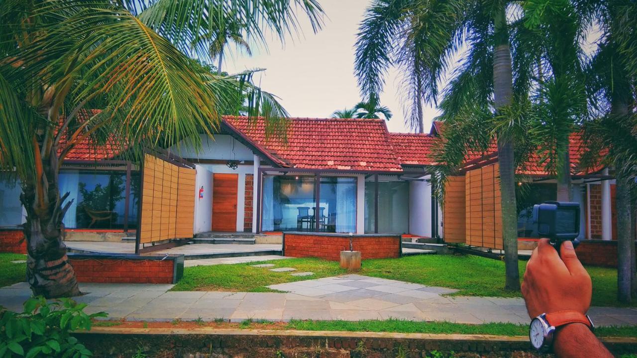 Punnamada Resort Alappuzha Bagian luar foto