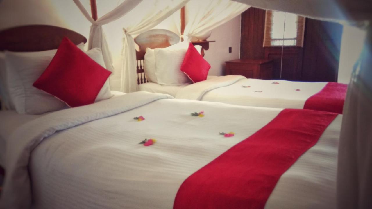 Punnamada Resort Alappuzha Bagian luar foto