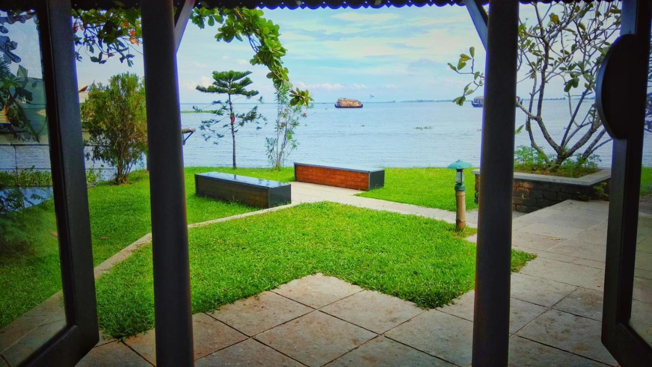 Punnamada Resort Alappuzha Bagian luar foto