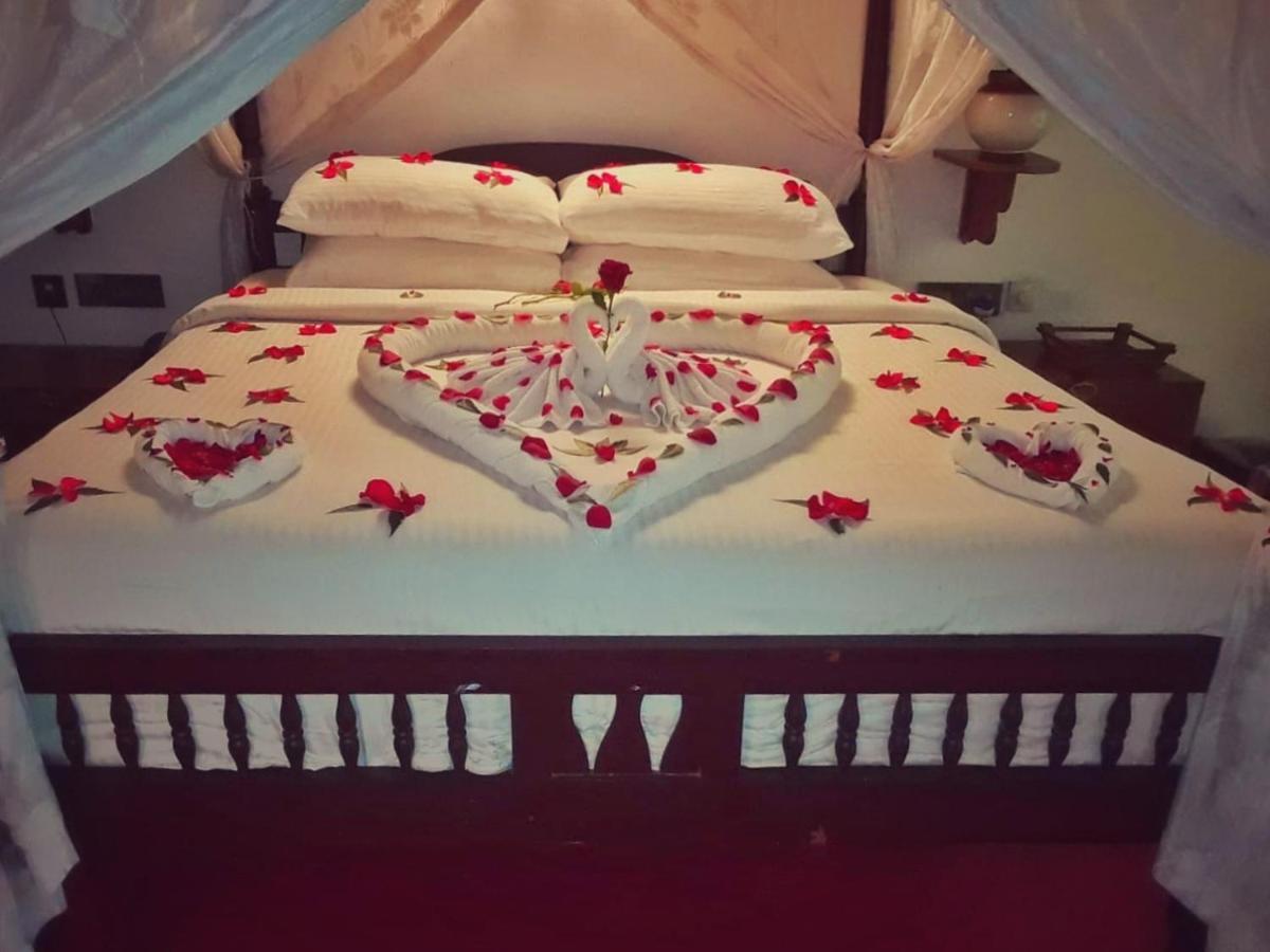 Punnamada Resort Alappuzha Bagian luar foto