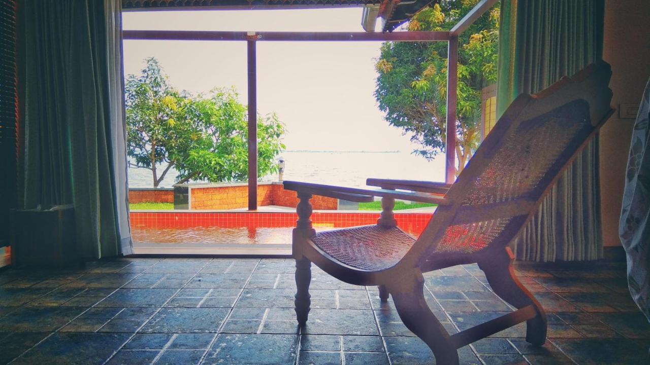 Punnamada Resort Alappuzha Bagian luar foto