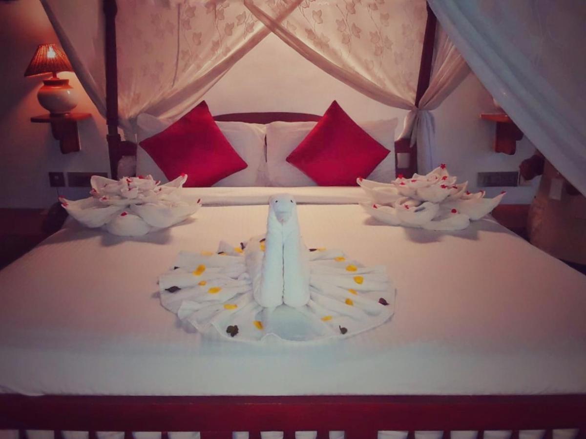 Punnamada Resort Alappuzha Bagian luar foto