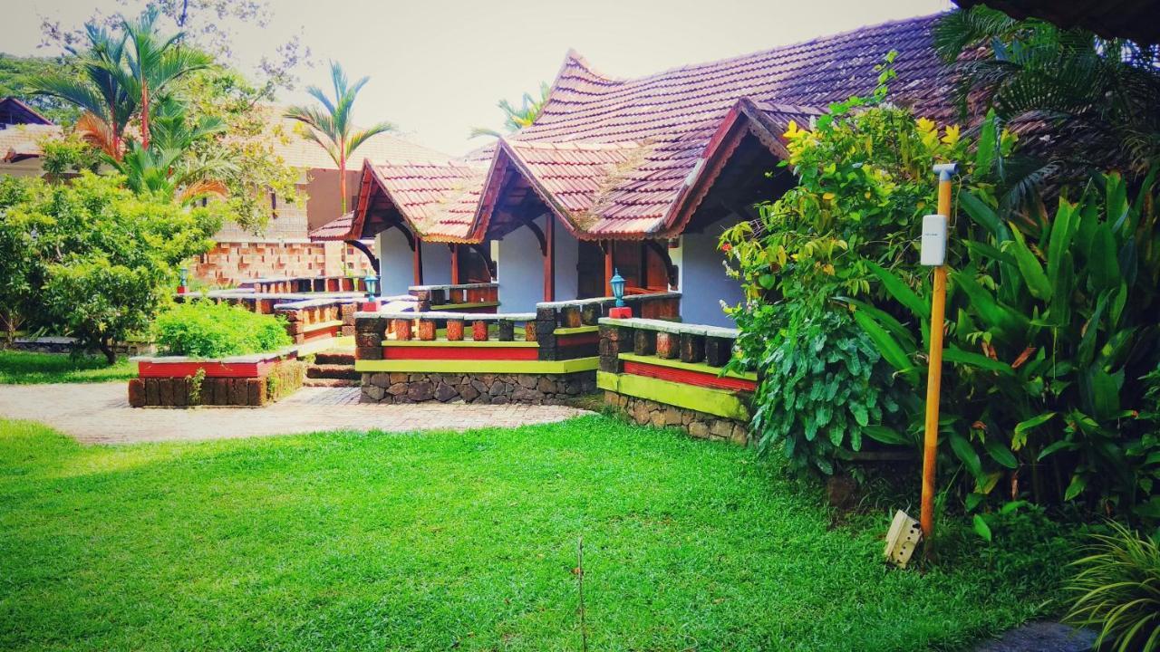 Punnamada Resort Alappuzha Bagian luar foto