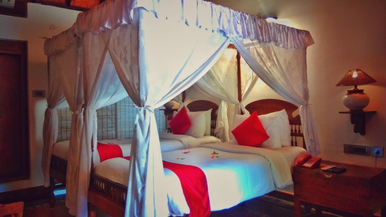 Punnamada Resort Alappuzha Bagian luar foto