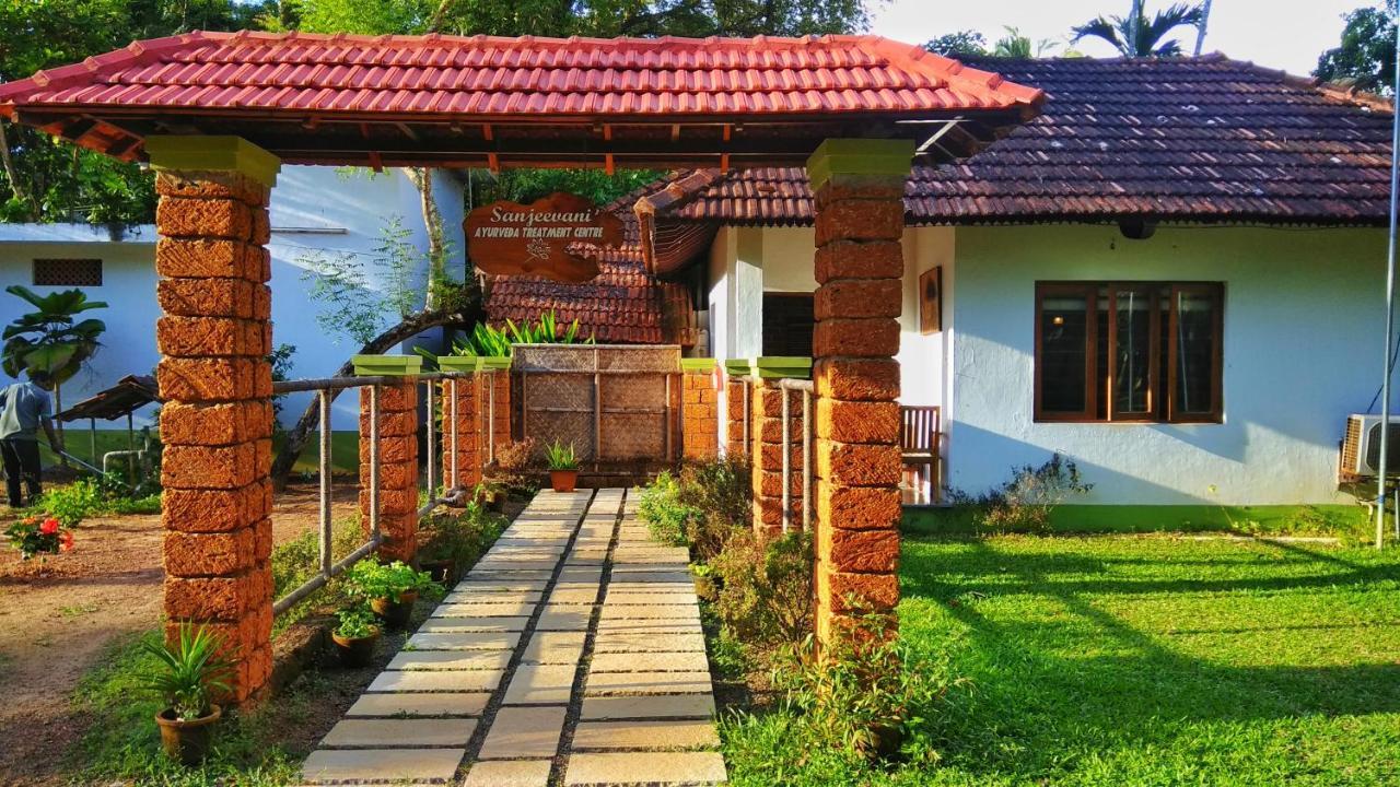 Punnamada Resort Alappuzha Bagian luar foto